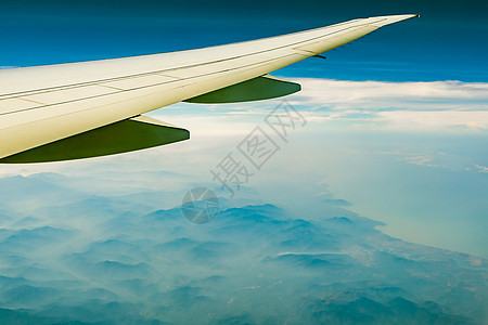 空中飞机在蓝天飞翔 随心所欲 顶峰 天空 运输图片