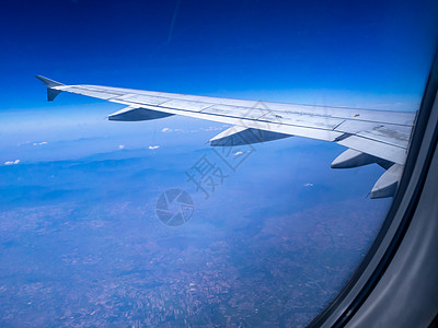 从窗户看飞机机翼的视线 蓝色的 商业 天 天空 车辆图片