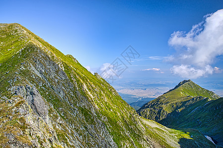 夏天落岩山顶图片