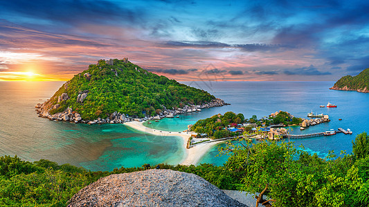 泰国苏拉特萨尼日落时高南川岛观点概观 海浪图片