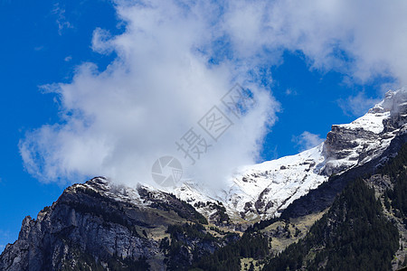 山峰有蓝色的天空和云彩 奥地利 雄伟 阿尔卑斯山 旅游 雪图片