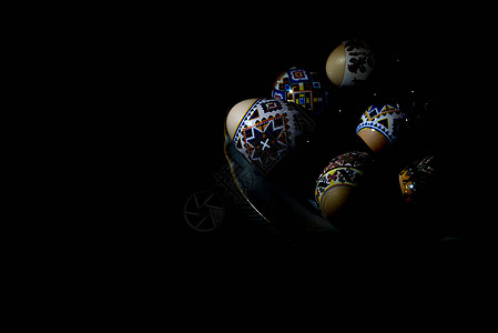 在黑暗中的复活节鸡蛋 摄影 传统 快乐的 宗教 柔和的图片