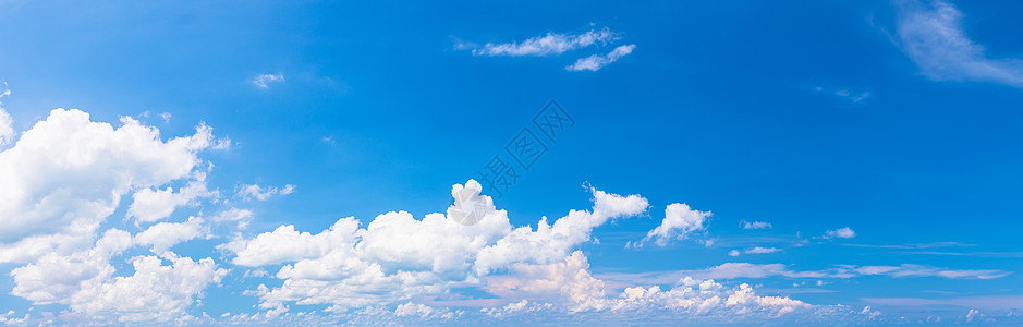 蓝色大蓝天空和云彩图片
