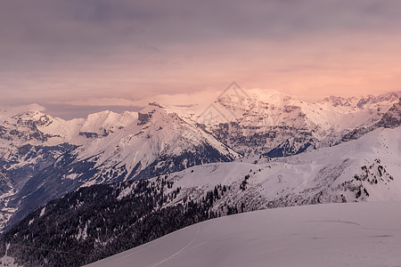 下午深冬在法国阿尔卑斯山 曲目 户外 雪图片