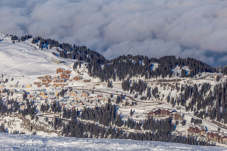 法国现代滑雪胜地Flaine村 全景 山峰 寒冷的图片