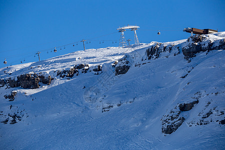 法国现代滑雪胜地Flaine村 霜 鲜粉 蓝色的图片