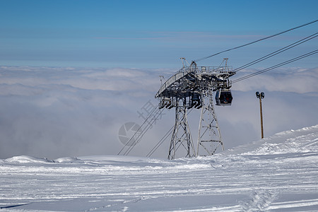 蓝天冬天 在法国法兰 Flaine 升起 冬季运动 日落图片