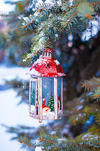 圣诞灯笼上挂着雪花 挂在树枝上 烛光 装饰风格 火焰图片