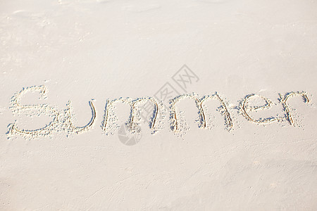 Word 夏季手写在沙滩上 背景上有柔软的海浪 地标 水图片
