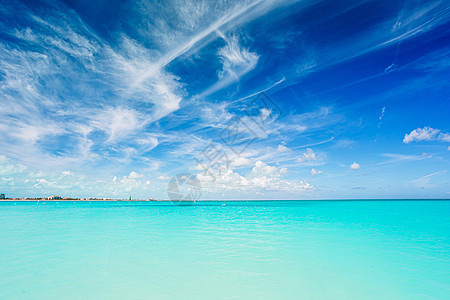 加勒比有白色沙滩 绿绿海海水和蓝天空的长发热带热带海滩 岛 天堂图片