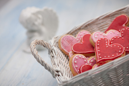 情人节时以红心形状的 cookie 糕点 甜的图片