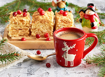 红瓷杯 加黑咖啡和薄饼面粉 圣诞节 问候语 马克杯 陶瓷制品图片