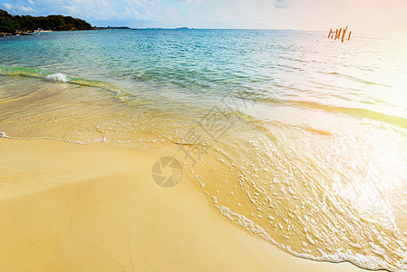沙滩水上的海浪和海岸海景 — 美丽的景色图片