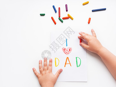 幼儿为父亲节画贺卡 孩子使用蜡笔 假期 手图片