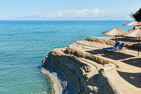 希腊科孚岛西达里 阳光明媚的一天 运河达穆尔海滩上没有人 热带 水图片