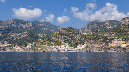 Amafli海岸阿特拉尼镇全景 海岸线 意大利图片