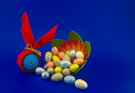 包装成礼品和复活节蛋的病毒模型 花 健康 蓝色的图片