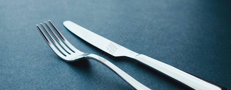 叉和刀 餐桌装饰用的银餐具 最起码的设计和饮食 桌子 节食图片