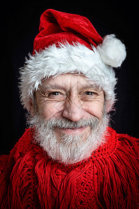 在圣诞老人身上伪装白胡子的成年男子 脸 微笑图片