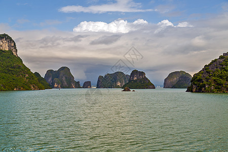 长湾绿岛 长山越南 石头 国家的 水 亚洲 山景图片