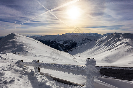 区域 滑雪度假胜地的阿尔卑斯山景 太阳 寒冷的图片