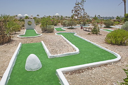 热带旅馆度假胜地的小型高尔夫球场图片
