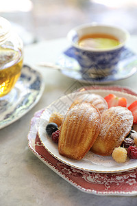 玛德琳 法式甜甜甜甜点加水果和茶 壳 脆皮图片