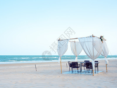 沙滩上的浪漫餐桌 干净的 美丽的 派对 热带 海岸 奢华图片