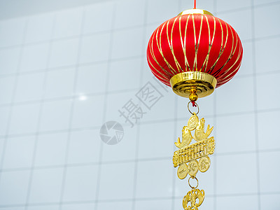 白色房间背景的红色中国吊灯笼图片