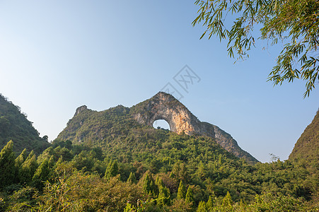 扬水的月山顶石层 洞 石灰石 旅行 天际线 广西图片