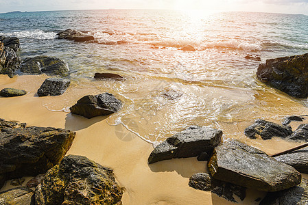 令人惊叹的沙沙热带海滩海滨岩石海岸海域海洋天堂图片