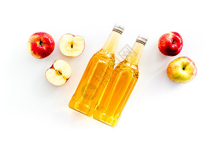 白色背景最上视图上的苹果苹果汁醋瓶背景图片