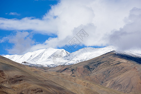 莱拉德喜马拉雅山脉雪峰的美丽风景 宁静 太阳图片