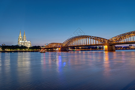 莱茵河 科隆大教堂和霍亨佐勒伦桥图片