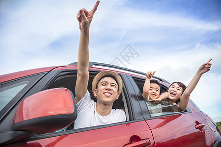 欢乐的亚洲家庭在汽车路上旅行 乐趣 快乐的 公路旅行图片