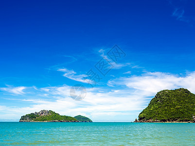 宽阔的海景和蓝色天空的岛屿 旅行 山 海滨 清除图片