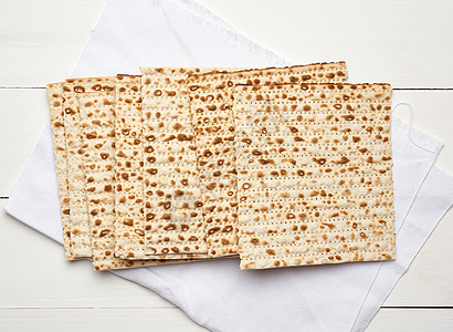 白木本底的烤方形堆叠 以色列 庆典 正方形 小吃图片