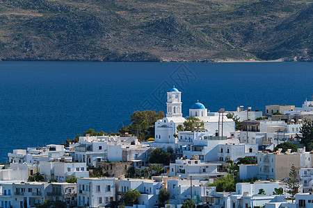 与希腊传统教会的普拉卡村景象 希腊米洛斯岛 群岛 镇图片