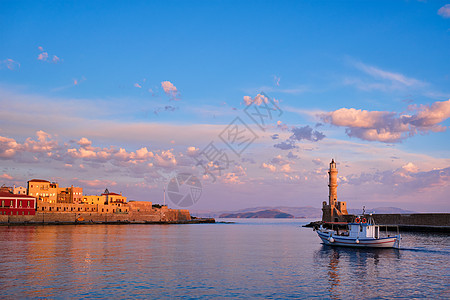希腊克里特岛Chania旧港口的船 地标 欧洲图片