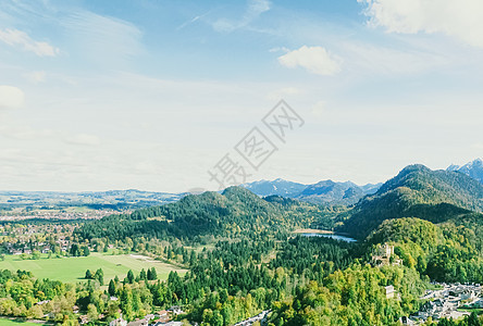 欧洲阿尔卑斯山的美丽自然 春季高山 湖泊和村庄的景观 旅游和目的地 草 巴伐利亚图片