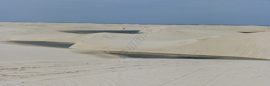 在兰科瓦马兰亨尼民族 沙丘中间的湖边 伦索伊斯图片