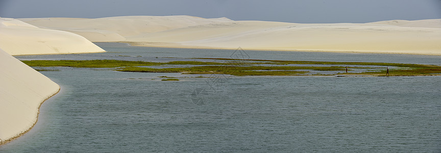 在兰科瓦马兰亨尼民族 沙丘中间的湖边 马拉尼奥图片