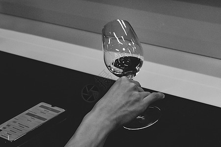 玻璃手握 白酒 葡萄酒学校 Wine品尝 围裙 餐厅图片