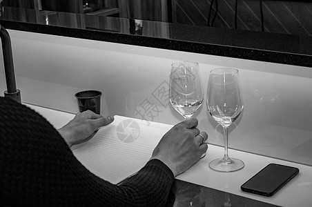 玻璃手握 白酒 葡萄酒学校 Wine品尝 酒吧 餐厅图片