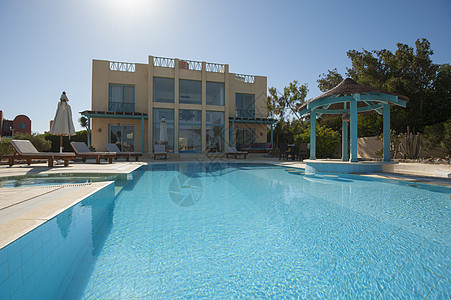 豪华热带假日别墅度假村游泳池 蓝色的 宝塔图片