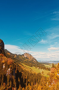 欧洲阿尔卑斯山的美丽性质 秋季高山 湖泊和村庄的风景 旅行和旅游目的地等 农村 假期图片