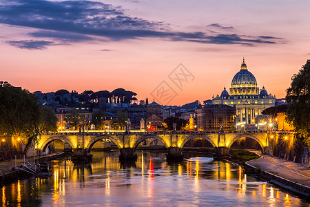 梵蒂冈城 圣彼得大教堂 罗马和圣圣的全景 圆顶 日落图片