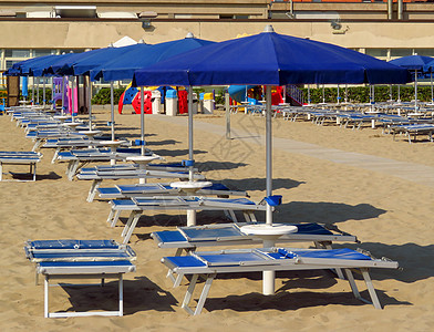 Rimini - 蓝色雨伞和防晒罩图片