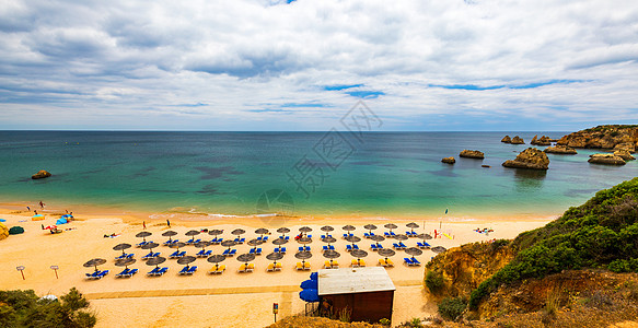 葡萄牙阿尔加韦Portimao的海滩 天蓝色图片