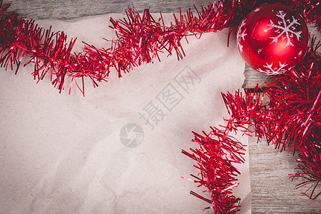 圣诞节概念 木板上装饰红装饰 雪 冬天 写作图片